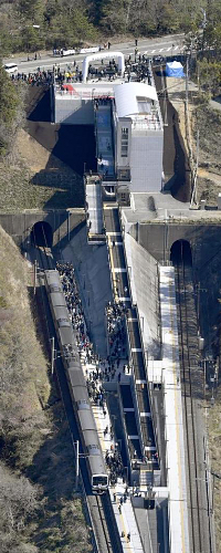 �i���B���b�W�w