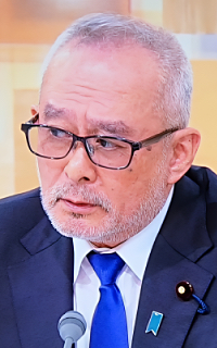 ���c �m��